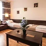 Ξενοδοχείο με διαμερίσματα Lux