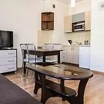 Lux Ξενοδοχείο με διαμερίσματα 3*